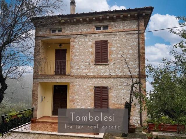 Rustico / Casale in vendita a Sassoferrato AN
