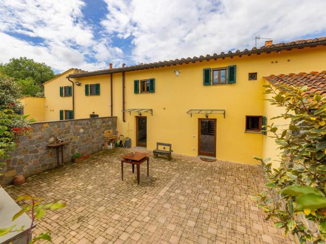 Rustico / Casale in vendita a Scandicci FI