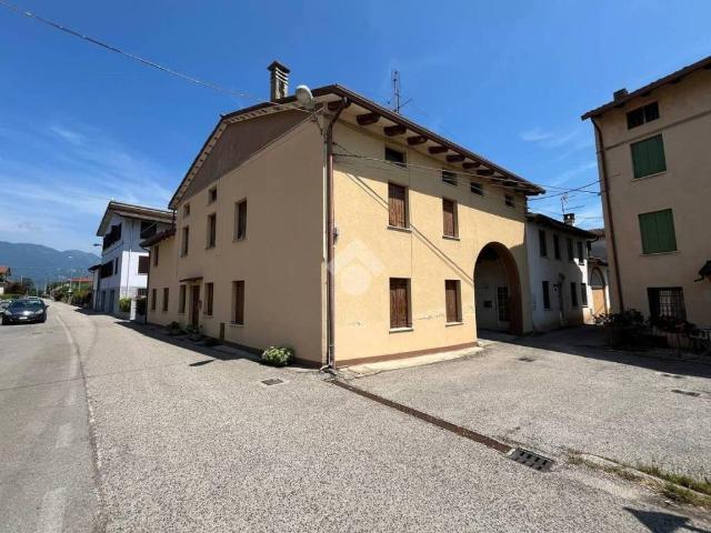 Rustico / Casale in vendita a Schio VI