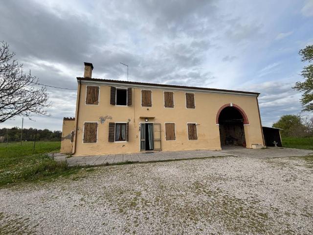 Rustico / Casale in vendita a Selvazzano Dentro PD
