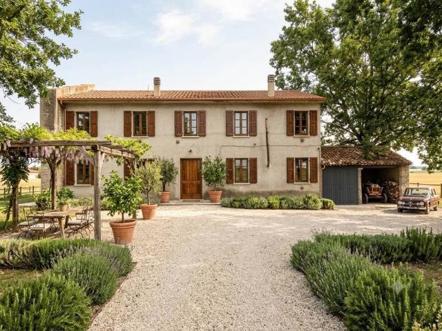 Rustico / Casale in vendita a Sermide e Felonica MN