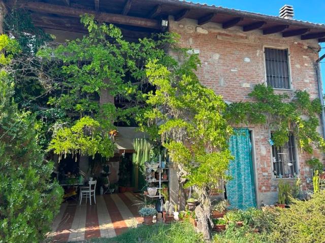 Rustico / Casale in vendita a Serralunga di Crea AL