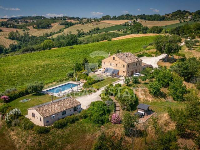 Rustico / Casale in vendita a Servigliano FM