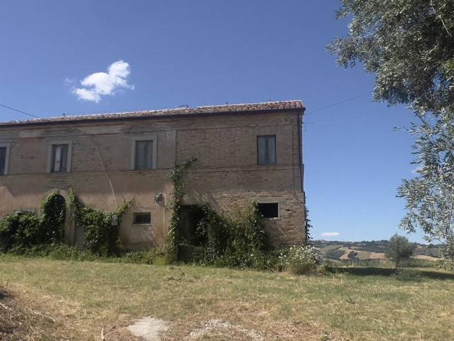Rustico / Casale in vendita a Servigliano FM