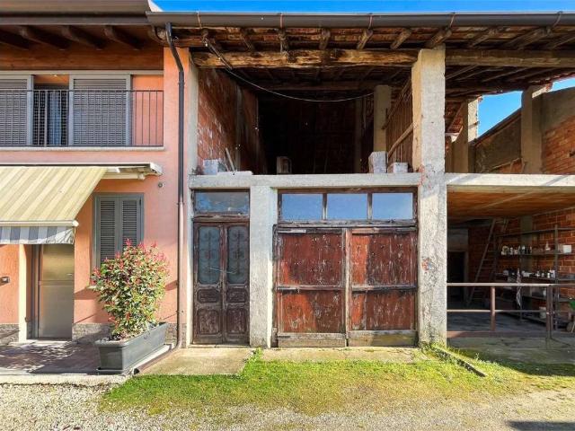 Rustico / Casale in vendita a Sesto Calende VA