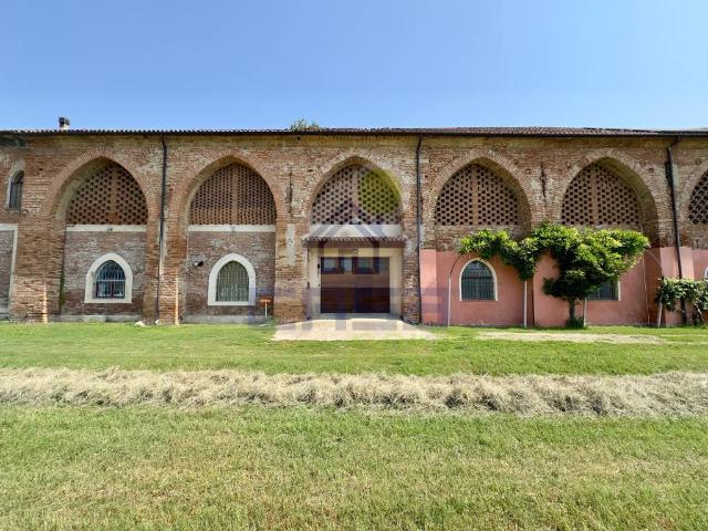 Rustico / Casale in vendita a Sesto ed Uniti CR