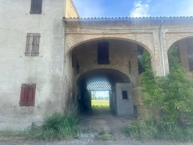 Rustico / Casale in vendita a Sissa Trecasali PR