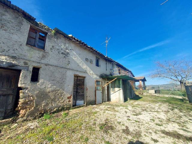 Rustico / Casale in vendita a Spoleto PG