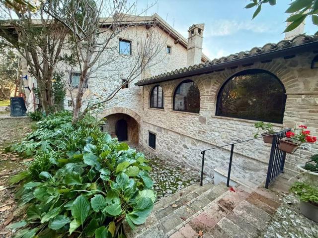 Rustico / Casale in vendita a Spoleto PG