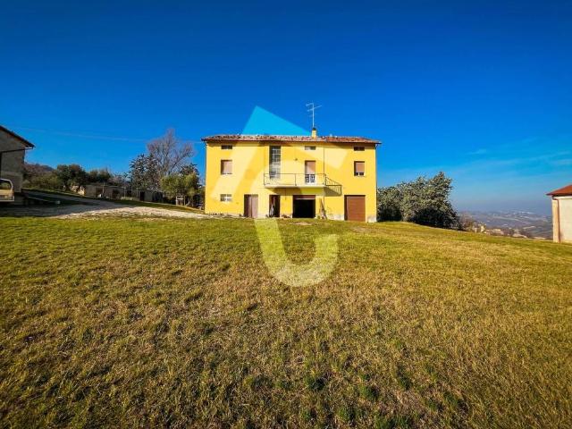 Rustico / Casale in vendita a Staffolo AN