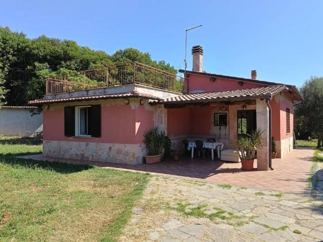 Rustico / Casale in vendita a Sutri VT