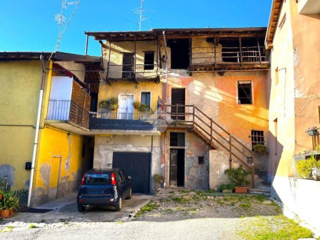 Rustico / Casale in vendita a Sumirago VA
