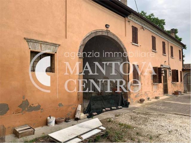 Rustico / Casale in vendita a Sustinente MN