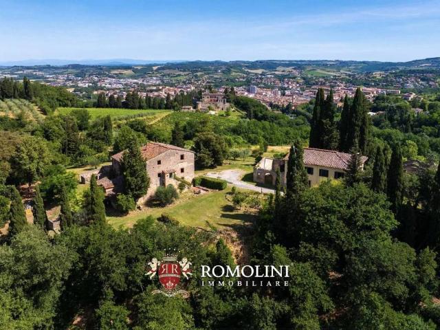 Rustico / Casale in vendita a Poggibonsi SI
