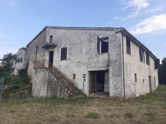 Rustico / Casale in vendita a Poggio San Vicino MC