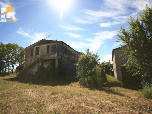 Rustico / Casale in vendita a Poggio San Marcello AN
