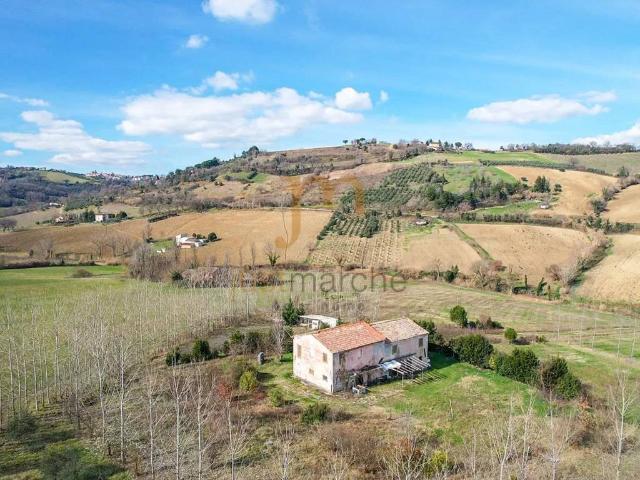 Rustico / Casale in vendita a Poggio San Marcello AN