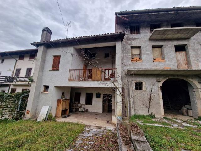 Rustico / Casale in vendita a Polcenigo PN