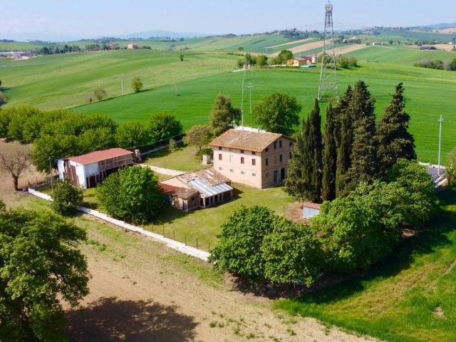Rustico / Casale in vendita a Pollenza MC