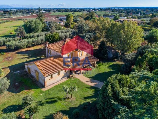 Rustico / Casale in vendita a Pomezia RM