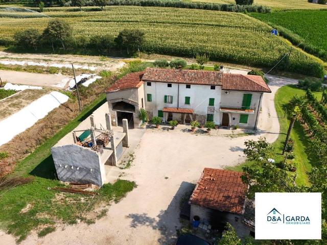 Rustico / Casale in vendita a Ponti sul Mincio MN