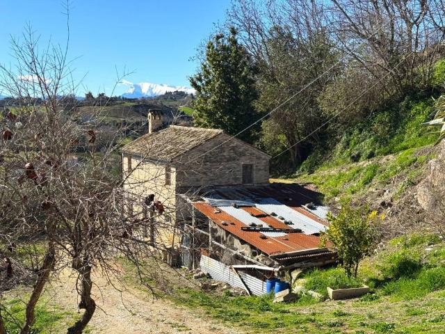 Rustico / Casale in vendita a Ponzano di Fermo FM