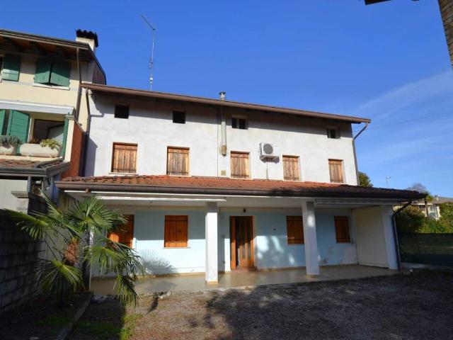 Rustico / Casale in vendita a Porcia PN