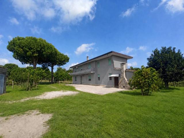 Rustico / Casale in vendita a Porto Viro RO