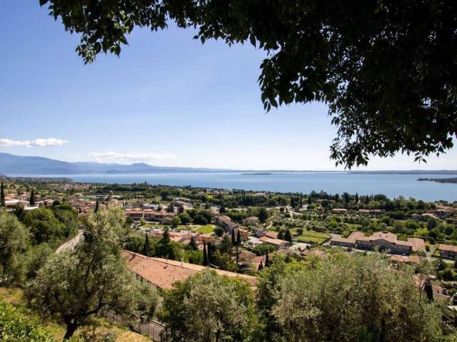 Rustico / Casale in vendita a Padenghe sul Garda BS