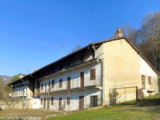 Rustico / Casale in vendita a Palazzo Canavese TO
