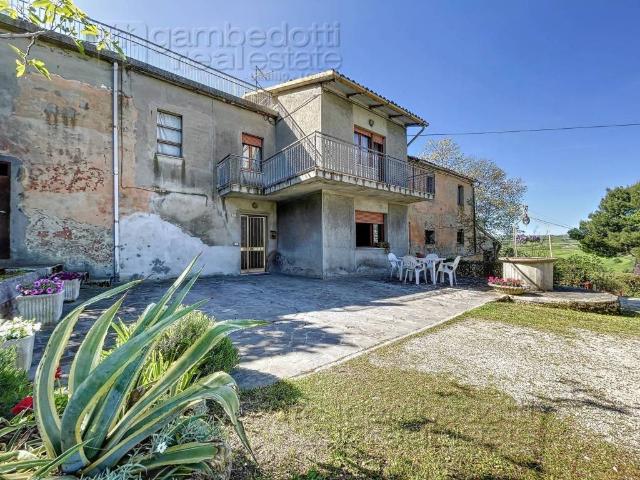 Rustico / Casale in vendita a Petriano PU