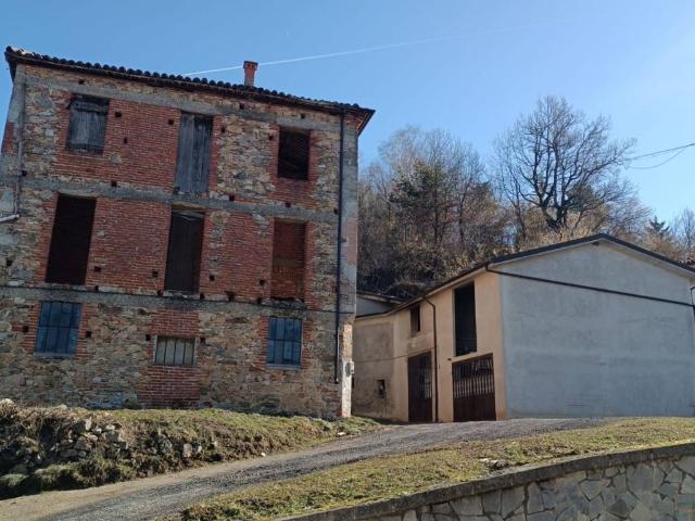 Rustico / Casale in vendita a Perlo CN