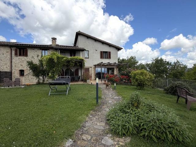 Rustico / Casale in vendita a Perugia PG