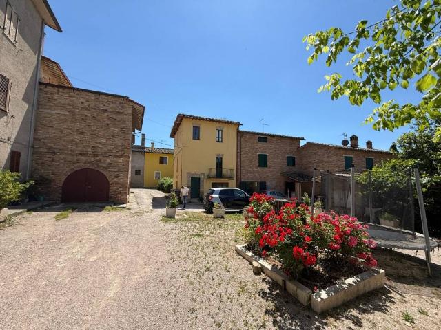 Rustico / Casale in vendita a Perugia PG
