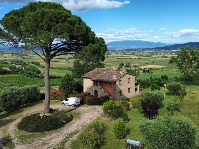 Rustico / Casale in vendita a Perugia PG