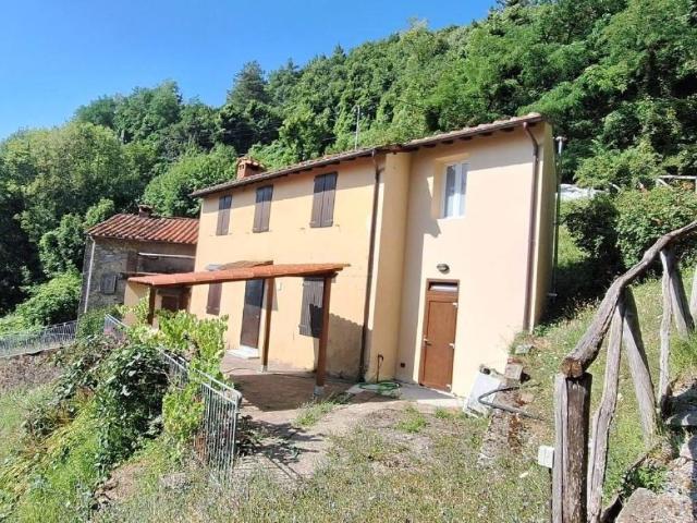 Rustico / Casale in vendita a Pescaglia LU
