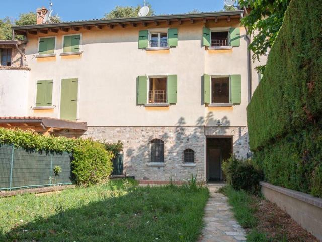 Rustico / Casale in vendita a Peschiera del Garda VR