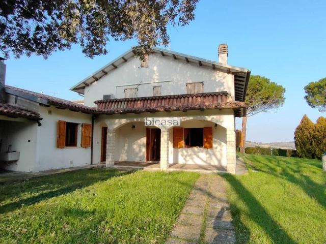 Rustico / Casale in vendita a Pesaro PU