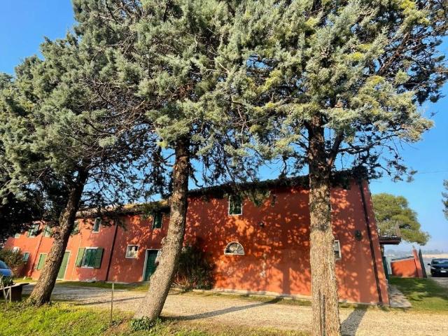 Rustico / Casale in vendita a Pesaro PU