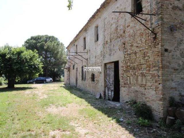 Rustico / Casale in vendita a Pesaro PU