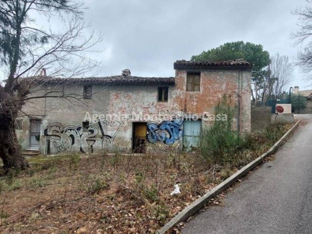 Rustico / Casale in vendita a Pesaro PU