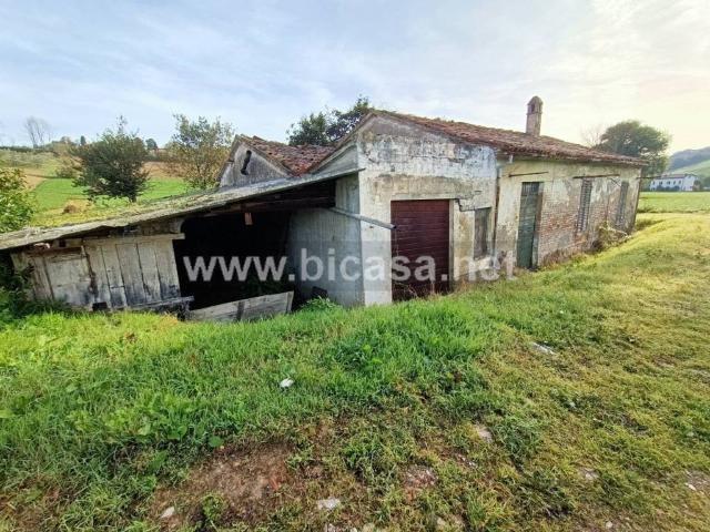 Rustico / Casale in vendita a Pesaro PU