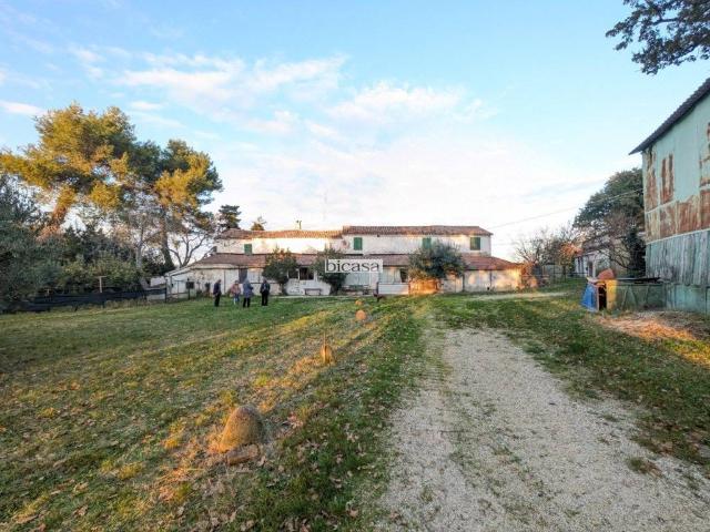Rustico / Casale in vendita a Pesaro PU