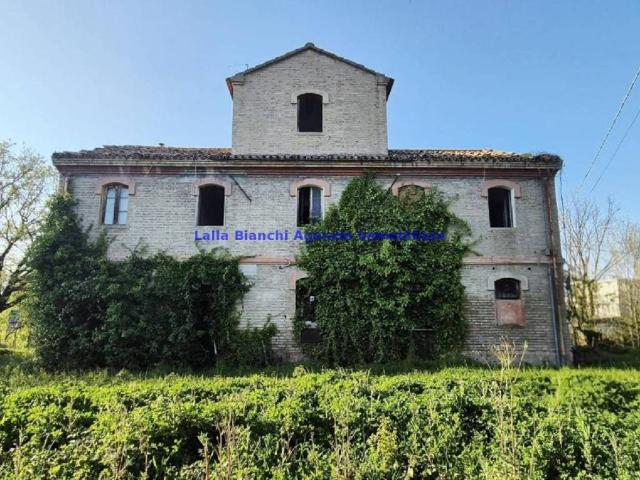 Rustico / Casale in vendita a Pesaro PU