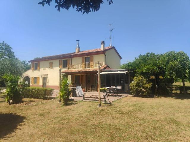 Rustico / Casale in vendita a Pesaro PU