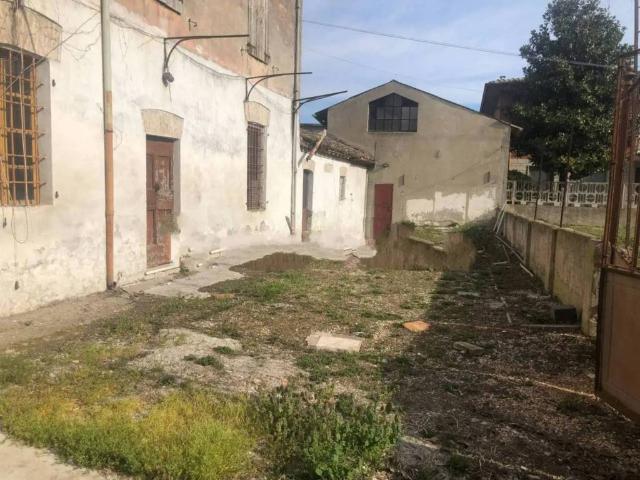 Rustico / Casale in vendita a Piadena Drizzona CR