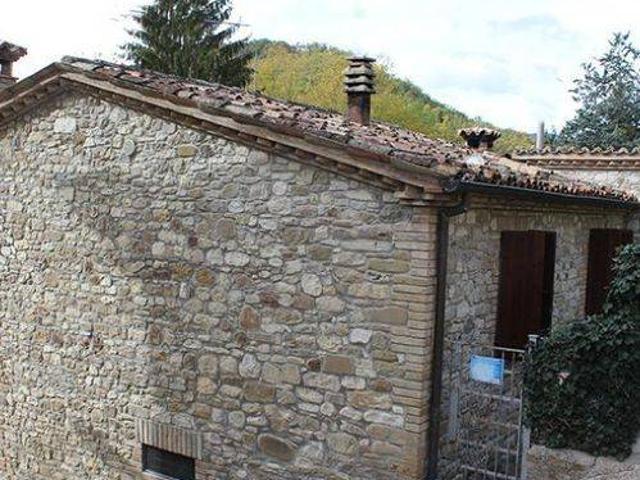 Rustico / Casale in vendita a Piandimeleto PU