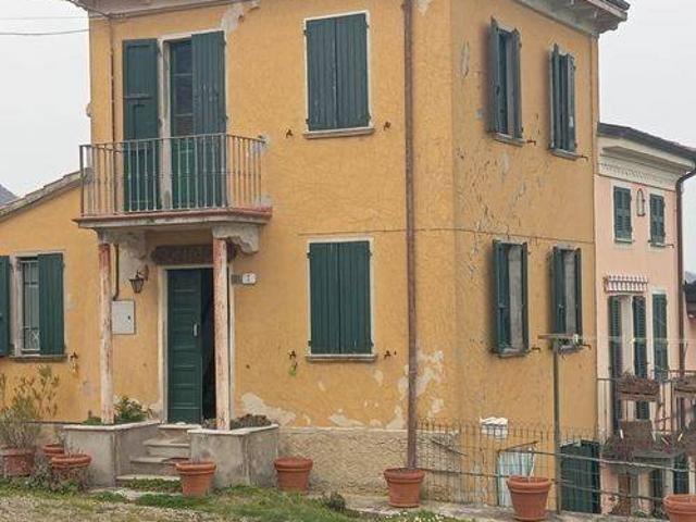 Rustico / Casale in vendita a Pianello Val Tidone PC