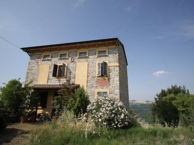Rustico / Casale in vendita a Pianello Val Tidone PC