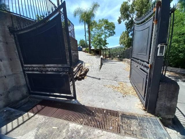 Rustico / Casale in vendita a Piedimonte Etneo CT